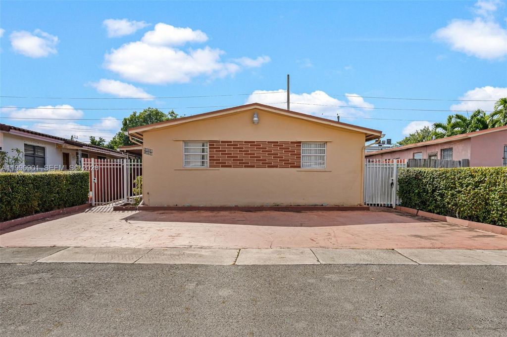1028 W 30th St 1028, Hialeah, FL 33012