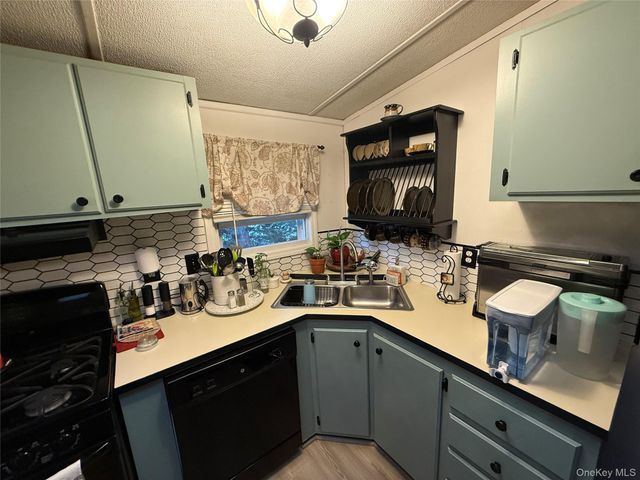 125 King George Drive, New Windsor, NY 12553