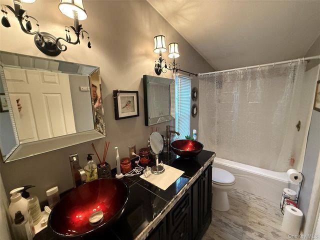 125 King George Drive, New Windsor, NY 12553