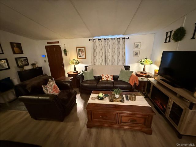 125 King George Drive, New Windsor, NY 12553