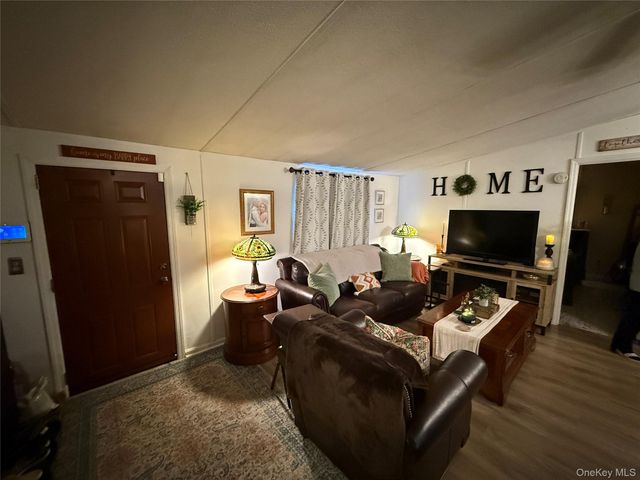 125 King George Drive, New Windsor, NY 12553