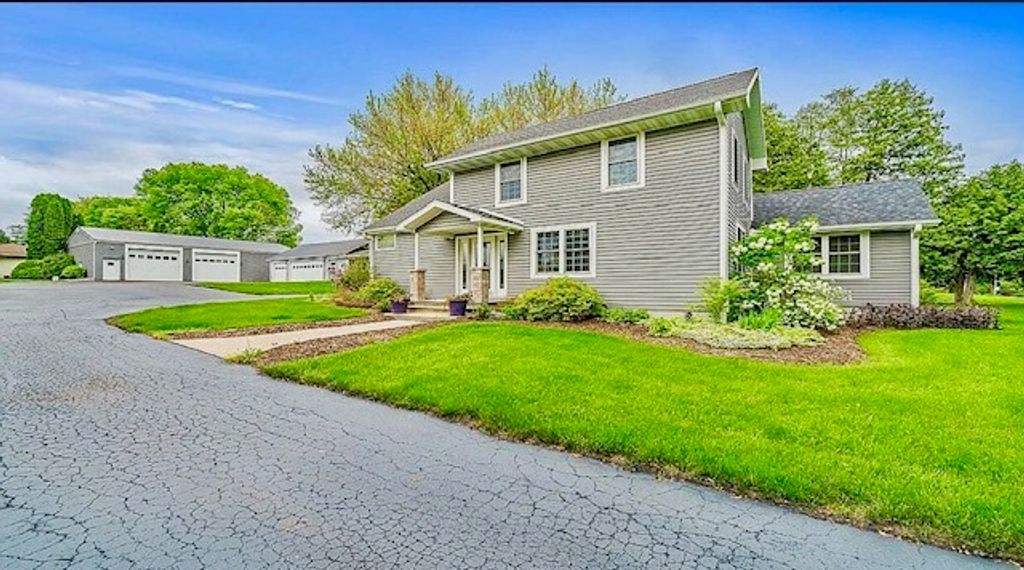 2912 Woodlawn Road, Sterling, IL 61081