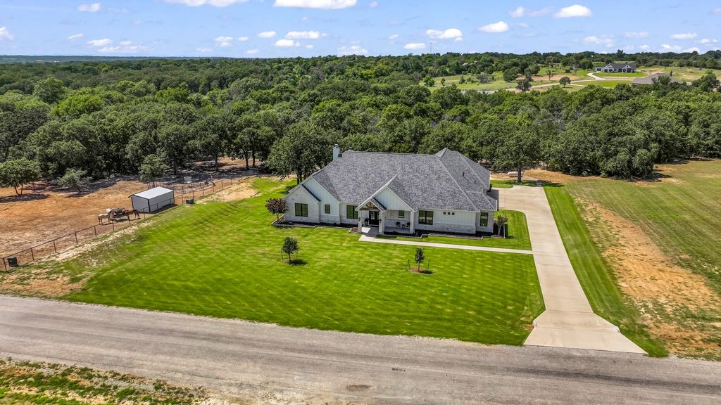 612-A Latigo Court, Weatherford, TX 76088