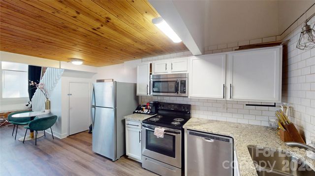 201 S Hoskins Road, Charlotte, NC 28208