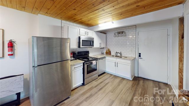 201 S Hoskins Road, Charlotte, NC 28208