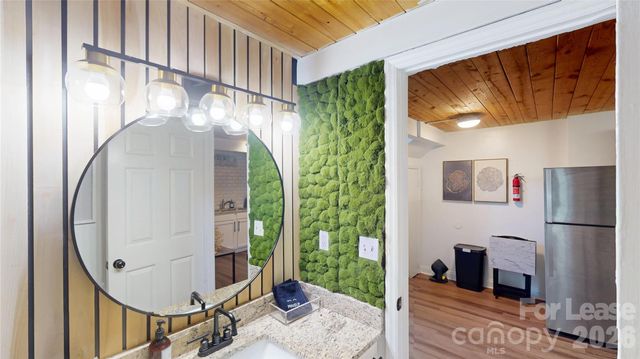 201 S Hoskins Road, Charlotte, NC 28208