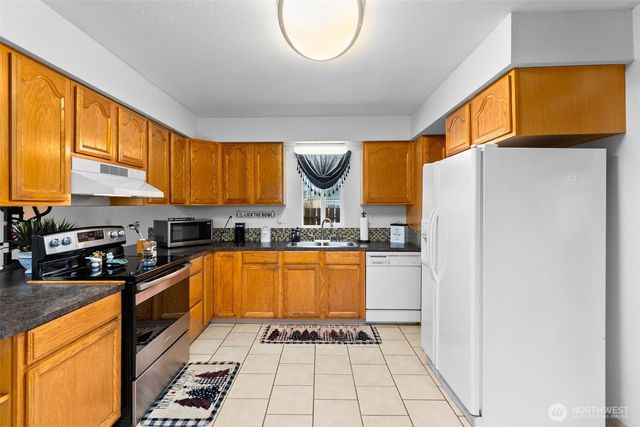 2611 Bay Avenue, Hoquiam, WA 98550