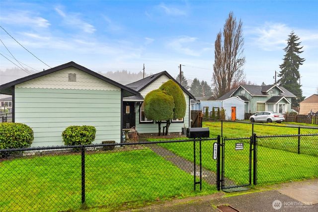 2611 Bay Avenue, Hoquiam, WA 98550