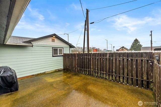 2611 Bay Avenue, Hoquiam, WA 98550