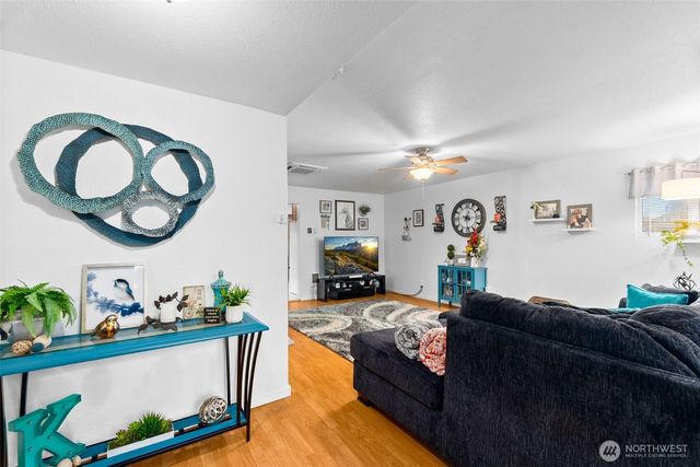 2611 Bay Avenue, Hoquiam, WA 98550