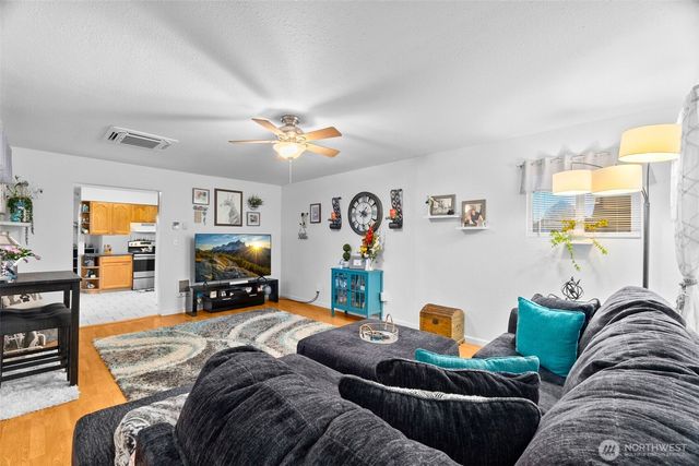 2611 Bay Avenue, Hoquiam, WA 98550