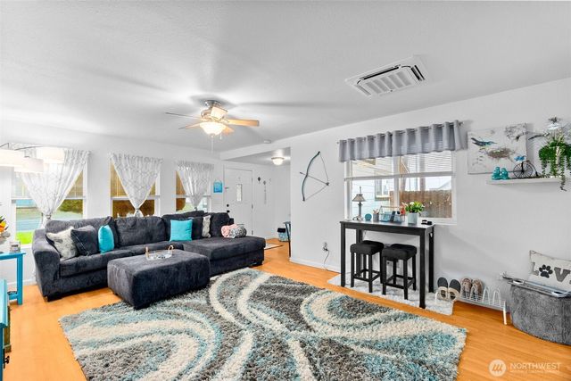 2611 Bay Avenue, Hoquiam, WA 98550