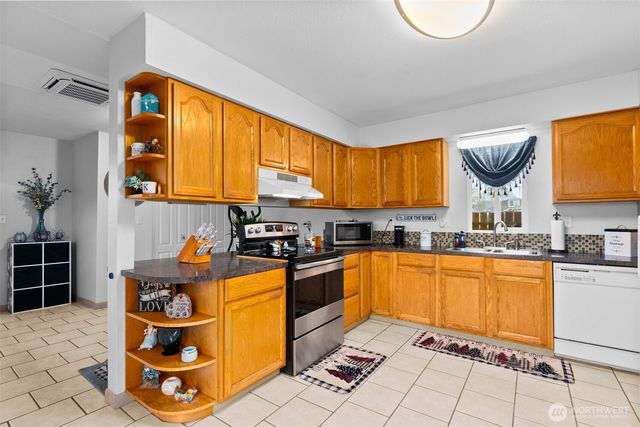 2611 Bay Avenue, Hoquiam, WA 98550