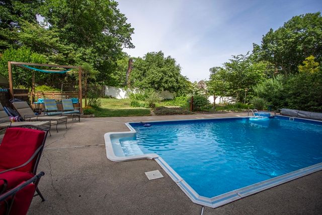 6 Woodland Ave, Saugus, MA 01906