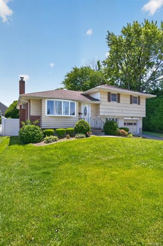 4 Gates Avenue, Plainview, NY 11803