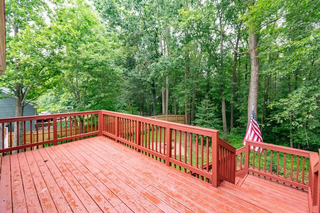 10015 WINDRIDGE DR, Fredericksburg, VA 22407