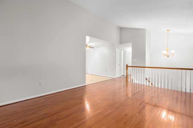 10015 WINDRIDGE DR, Fredericksburg, VA 22407