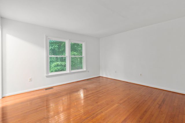 10015 WINDRIDGE DR, Fredericksburg, VA 22407