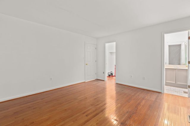 10015 WINDRIDGE DR, Fredericksburg, VA 22407