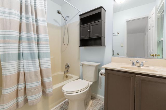 10015 WINDRIDGE DR, Fredericksburg, VA 22407