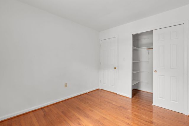 10015 WINDRIDGE DR, Fredericksburg, VA 22407
