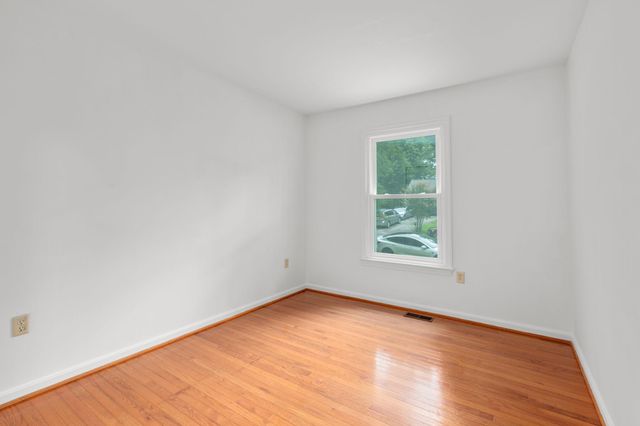 10015 WINDRIDGE DR, Fredericksburg, VA 22407