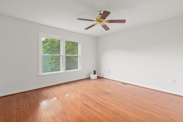 10015 WINDRIDGE DR, Fredericksburg, VA 22407