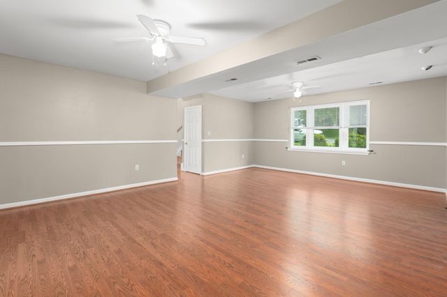 10015 WINDRIDGE DR, Fredericksburg, VA 22407