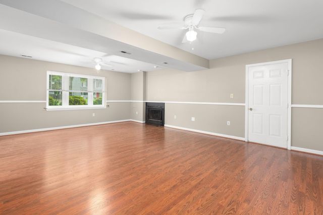 10015 WINDRIDGE DR, Fredericksburg, VA 22407