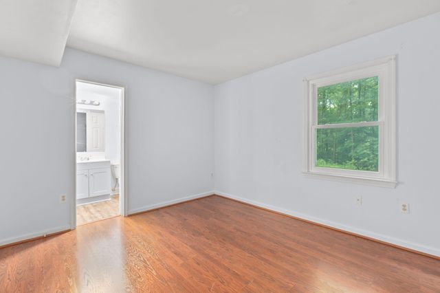 10015 WINDRIDGE DR, Fredericksburg, VA 22407