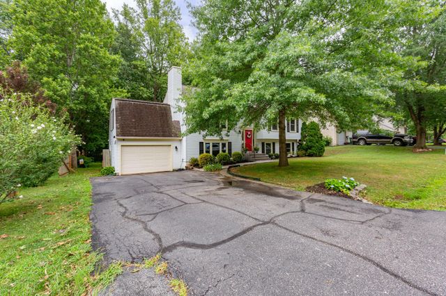 10015 WINDRIDGE DR, Fredericksburg, VA 22407
