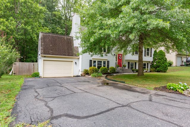 10015 WINDRIDGE DR, Fredericksburg, VA 22407