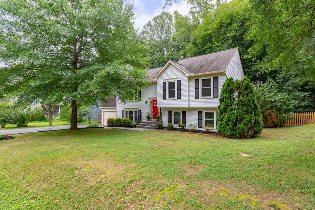 10015 WINDRIDGE DR, Fredericksburg, VA 22407
