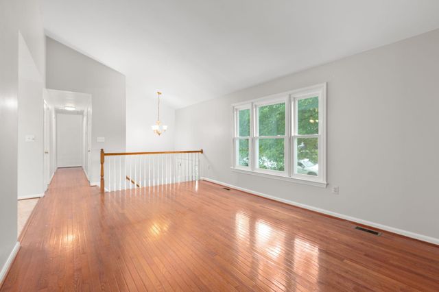 10015 WINDRIDGE DR, Fredericksburg, VA 22407
