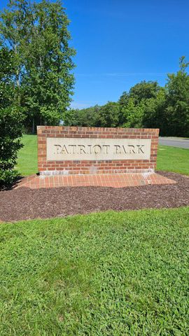 10015 WINDRIDGE DR, Fredericksburg, VA 22407