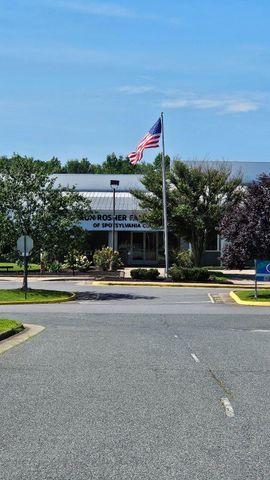 10015 WINDRIDGE DR, Fredericksburg, VA 22407
