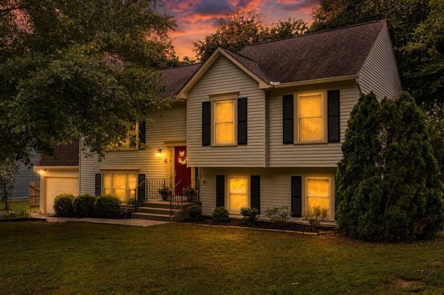 10015 WINDRIDGE DR, Fredericksburg, VA 22407