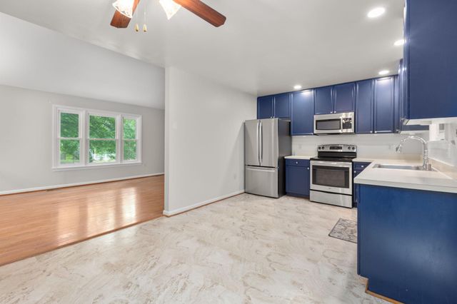 10015 WINDRIDGE DR, Fredericksburg, VA 22407