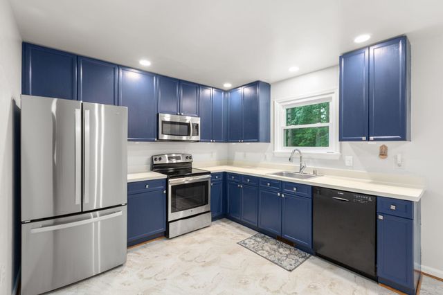 10015 WINDRIDGE DR, Fredericksburg, VA 22407