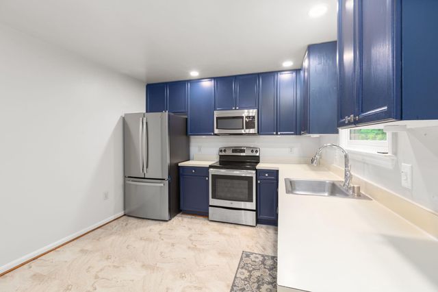 10015 WINDRIDGE DR, Fredericksburg, VA 22407