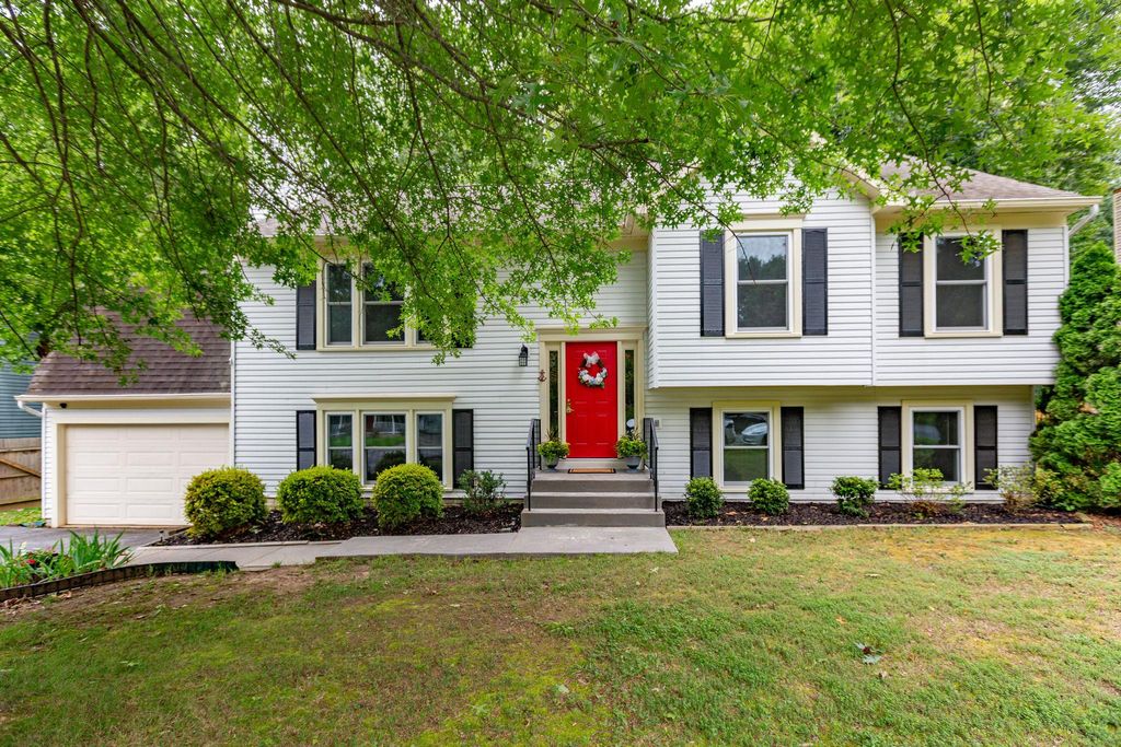 10015 WINDRIDGE DR, Fredericksburg, VA 22407