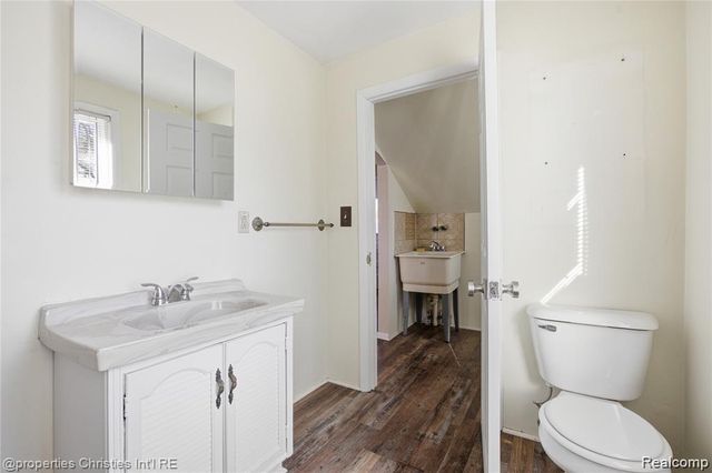 214 Woodsboro Drive 2, Royal Oak, MI 48067