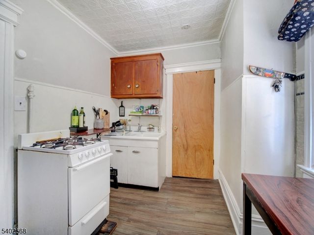 320 Clifton Ave, Newark City, NJ 07104