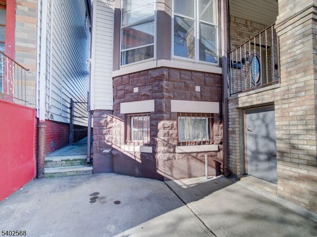 320 Clifton Ave, Newark City, NJ 07104