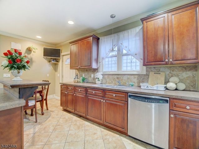 320 Clifton Ave, Newark City, NJ 07104