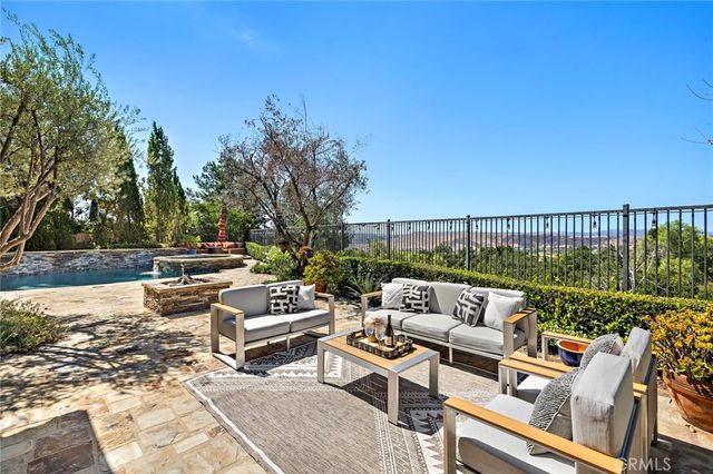 2 Galaxy Isle, Ladera Ranch, CA 92694
