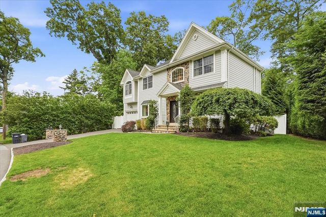 58 Mackay Avenue, Waldwick, NJ 07463