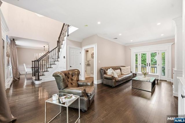 58 Mackay Avenue, Waldwick, NJ 07463