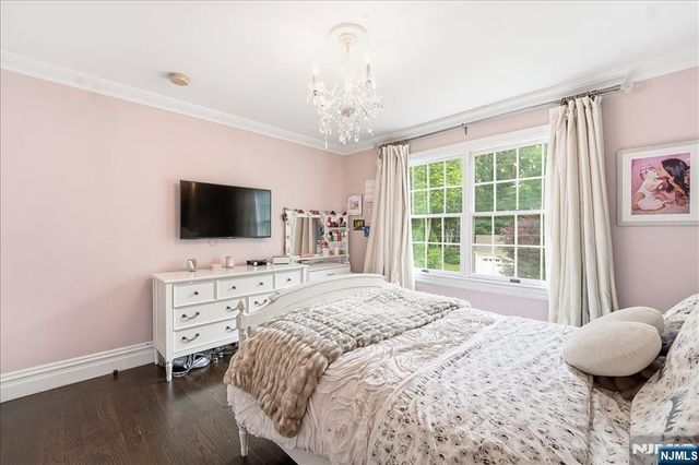 58 Mackay Avenue, Waldwick, NJ 07463