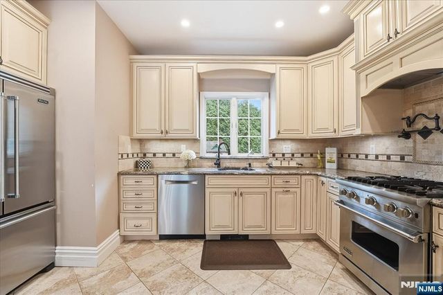 58 Mackay Avenue, Waldwick, NJ 07463